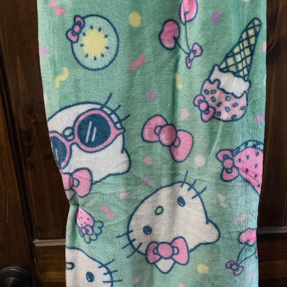 Hello Kitty Mint Green and Pink Blanket - Picture 3 of 5